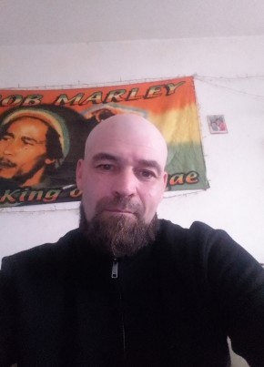 Val, 42, France, Hautmont