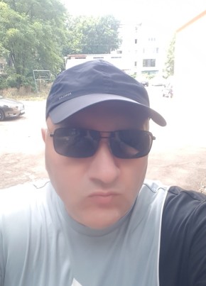 Mihai, 48, Romania, Iași