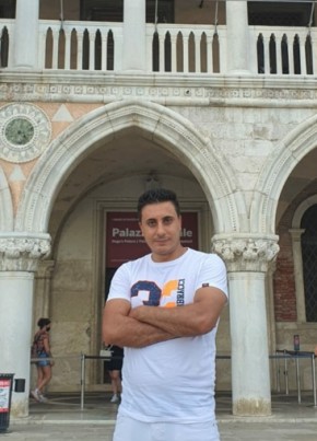 Mustafa, 36, Repubblica Italiana, Albano Laziale