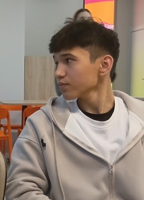 Амир из Альметьевска 18 лет