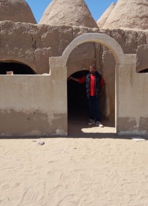 هادي , 43, اَلْجَمَاهِيرِيَّة اَلْعَرَبِيَّة اَللِّيبِيَّة اَلشَّعْبِيَّة اَلإِشْتِرَاكِيَّة, بنغازي
