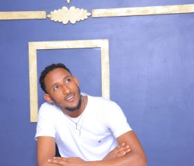 Tiliku, 21, Addis Ababa