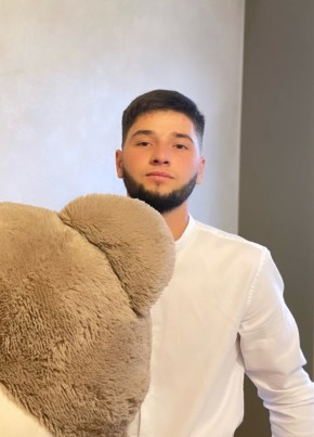 Комрон из Тюмени 23 года