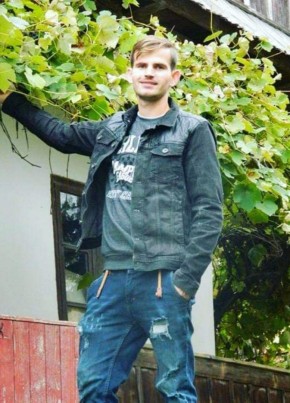 Robert, 24, Romania, Deva