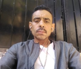 اشرف عيد, 46, Awsim