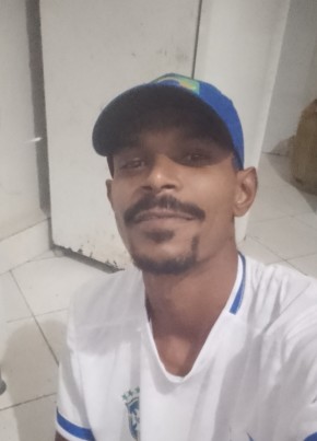 Bruno dos Santos из Vitória 32 года