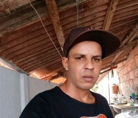 Douglas, 20, Araguari