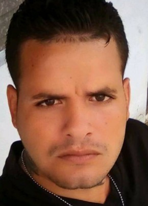 Osvaldo Hernánde, 33, República de Cuba, La Habana