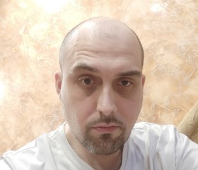 Valentin, 36, Brest