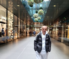 Roma, 54, Munich