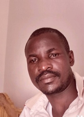 Julius, 35, Uganda, Kampala