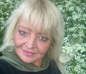 Anzela, 57, London