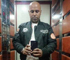 Eslam, 36, Cairo