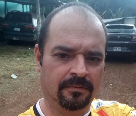 Alberto, 45, San Isidro
