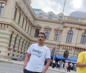 Ali, 40, Bacau