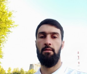 Makhmud, 31, London