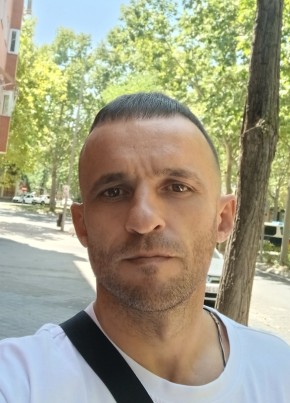 Ілгар из La Villa y Corte de Madrid 32 года