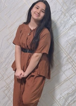 Marjona из Yangiyŭl 18 лет