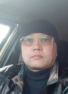 Скромный из 香港 47 лет