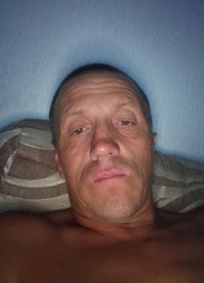 Анатолий из Смирныха 44 года