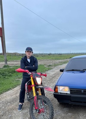Умар из Махачкалы 20 лет
