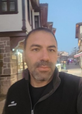 Mert из Yenişehir 38 лет