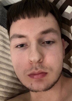 Максим из Ижевска 20 лет