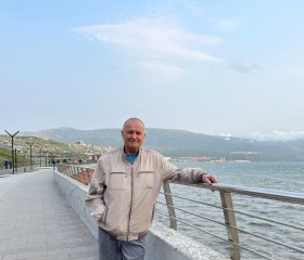 Александр, 70 лет, Магадан