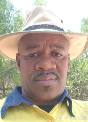 Modisaotsile, 42, Botswana, Gaborone