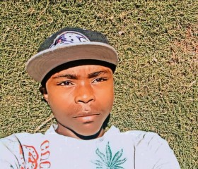 Chris maina, 18, Nakuru