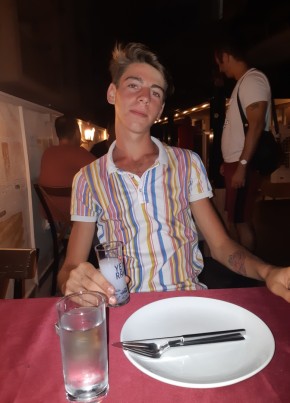 SessizŞeytan, 22, Türkiye Cumhuriyeti, İzmir