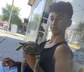 Berkay, 18, Canakkale