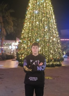 Михаил из Снежинска 19 лет