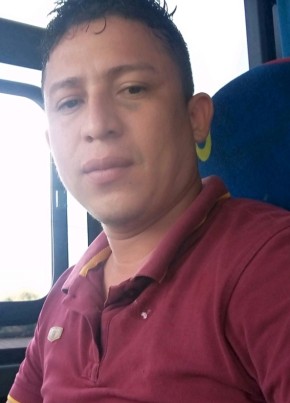 Alexander , 21, República del Ecuador, Bahía de Caráquez