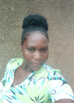 Kyakuhaire Esthe, 34, Uganda, Kampala