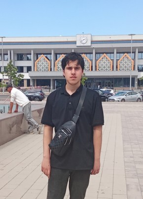 Абубакар из Москвы 19 лет