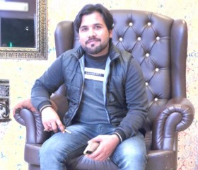 Awan g, 35, Hafizabad