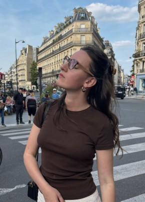Nora из Paris 37 лет