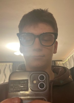 Максим из Усинска 18 лет