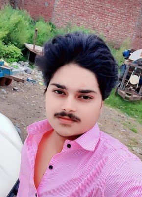 Surya из Meerut 18 лет