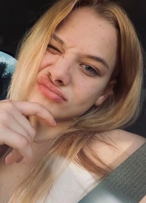 Карина из Атырау 19 лет