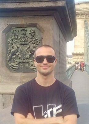 Alexander, 32, A Magyar Népköztársaság, Budapest