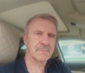 Oleg, 60, Moscow