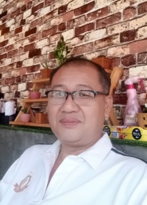 คม, 53, ราชอาณาจักรไทย, กรุงเทพมหานคร