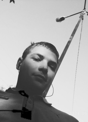 Павел из Луганска 26 лет