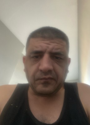 Ser из Brussel 42 года
