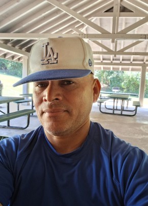 Carlos Rodriguez из Frankfort (Commonwealth of Kentucky) 49 лет