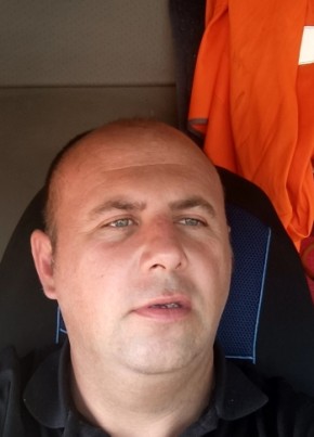 Александр из Соснового Бора 43 года