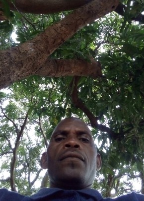 Megas, 31, Malaŵi, Lilongwe