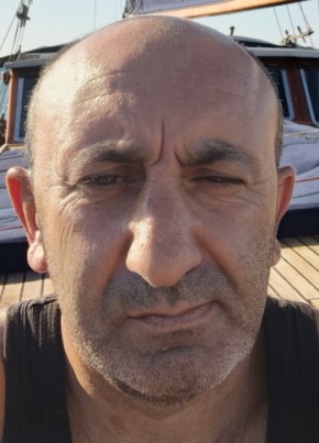 Артур из Геленджика 47 лет